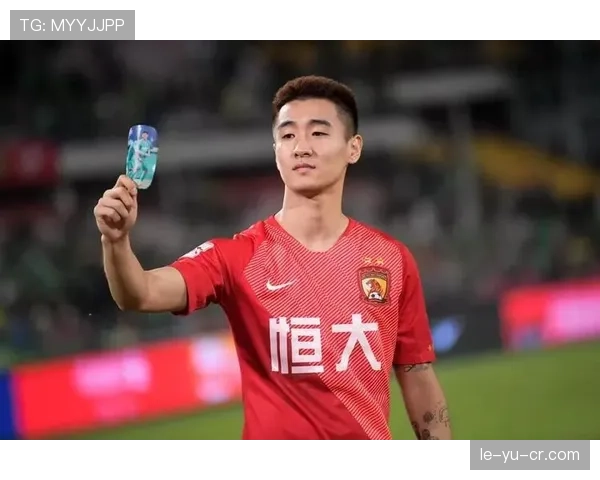 在老小区碰到韦世豪，他拎着那只名牌袋子，路人表情比赛场镜头还好看